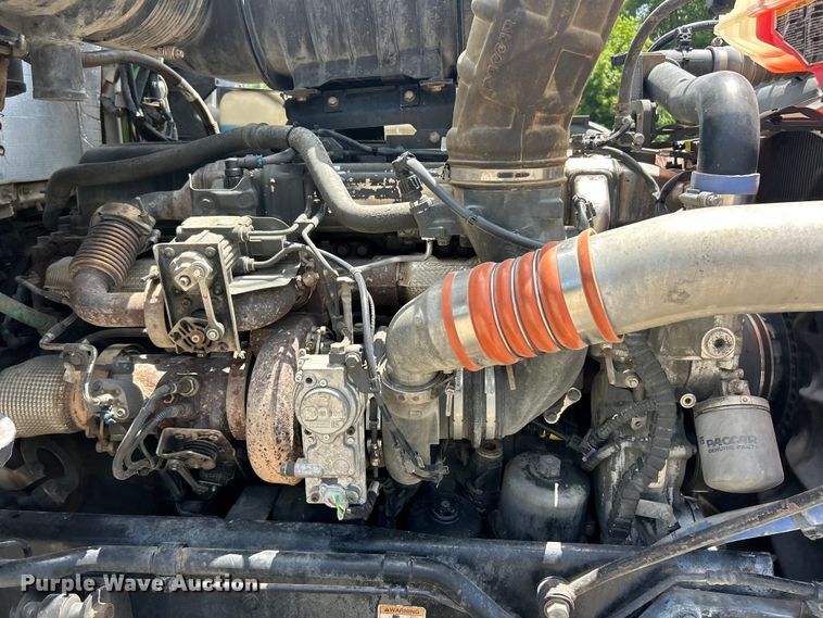 image for item FC2847 2015 Kenworth T800 semi truck