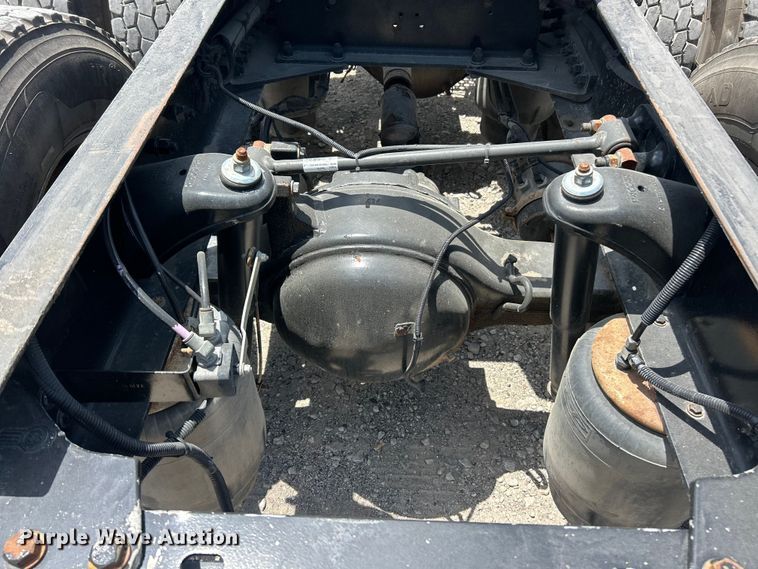 image for item FC2847 2015 Kenworth T800 semi truck