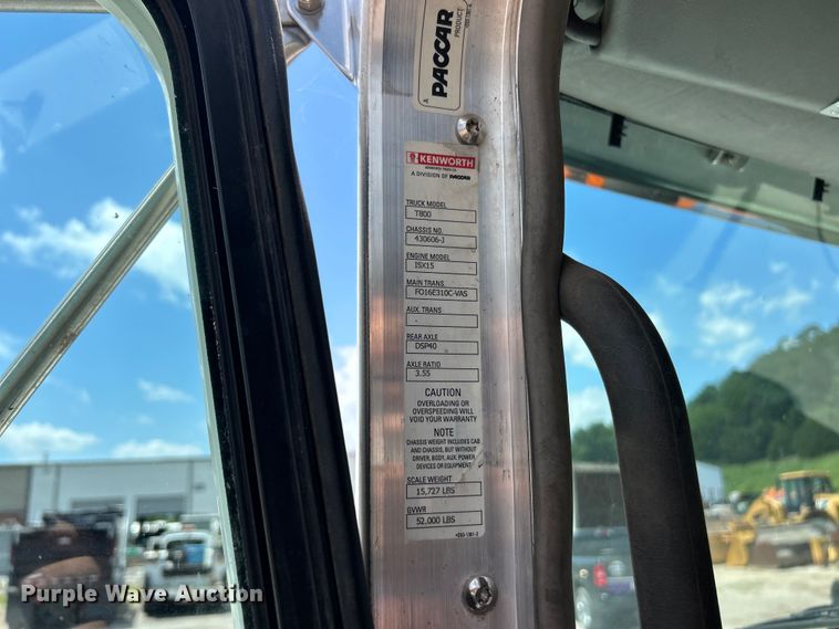 image for item FC2847 2015 Kenworth T800 semi truck