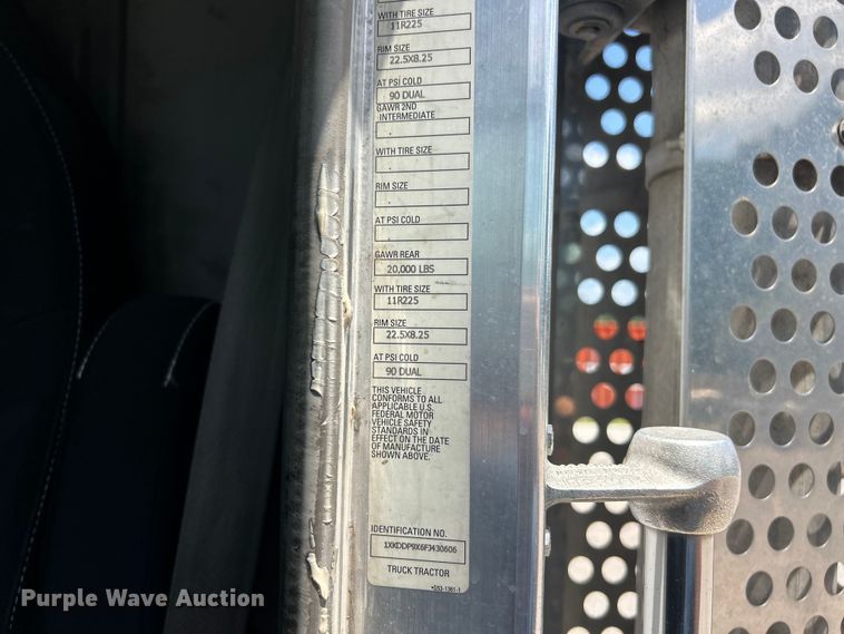 image for item FC2847 2015 Kenworth T800 semi truck
