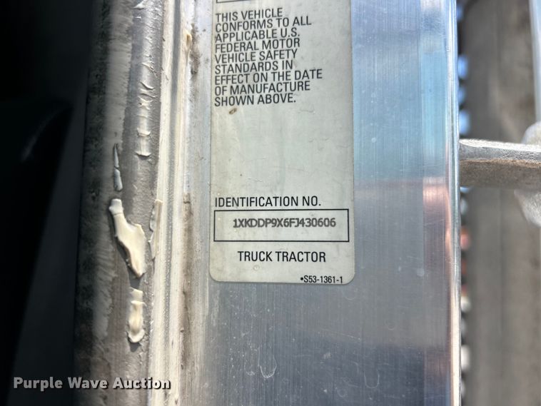 image for item FC2847 2015 Kenworth T800 semi truck