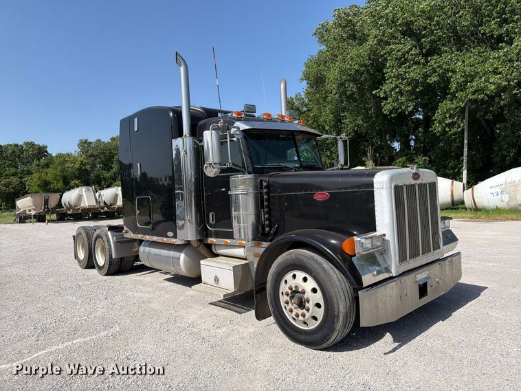 image for item FI0263 2007 Peterbilt 379 semi truck
