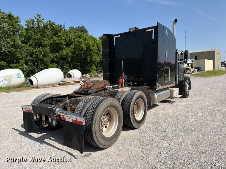 image for item FI0263 2007 Peterbilt 379 semi truck