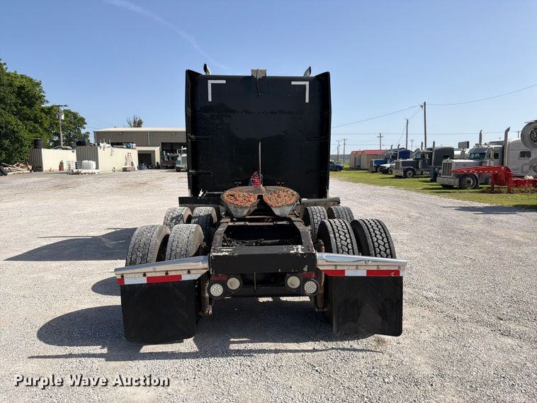 image for item FI0263 2007 Peterbilt 379 semi truck
