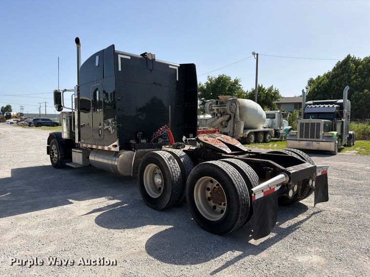 image for item FI0263 2007 Peterbilt 379 semi truck