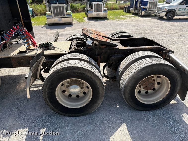 image for item FI0263 2007 Peterbilt 379 semi truck