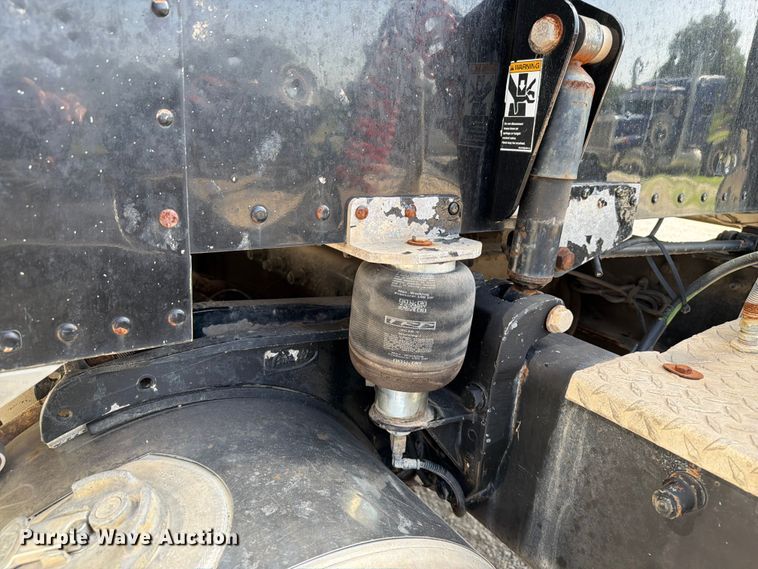 image for item FI0263 2007 Peterbilt 379 semi truck