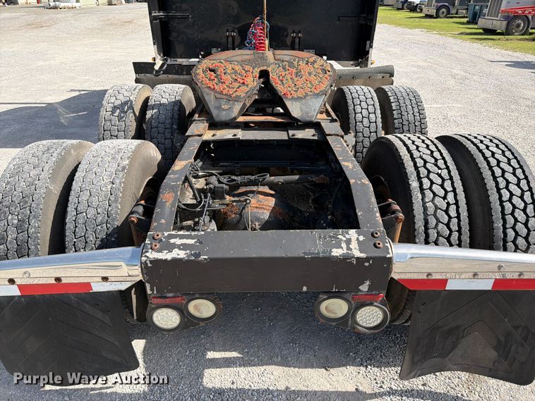 image for item FI0263 2007 Peterbilt 379 semi truck