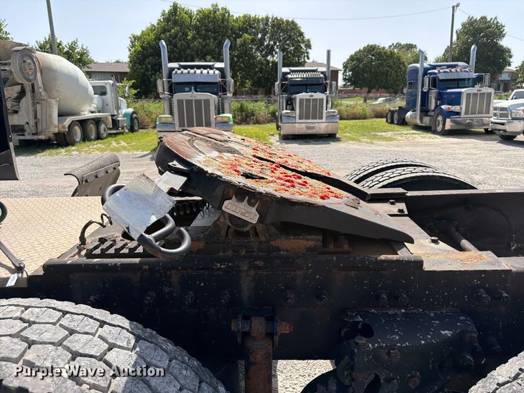 image for item FI0263 2007 Peterbilt 379 semi truck
