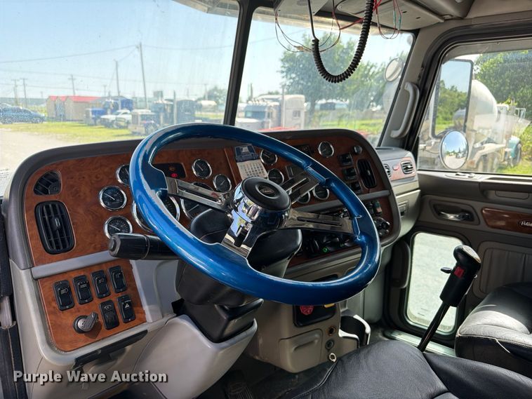 image for item FI0263 2007 Peterbilt 379 semi truck