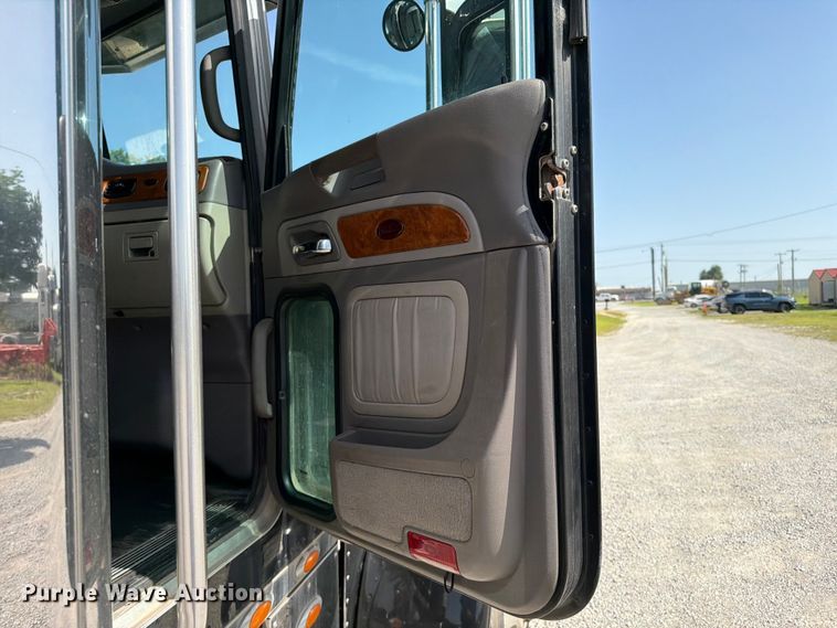 image for item FI0263 2007 Peterbilt 379 semi truck