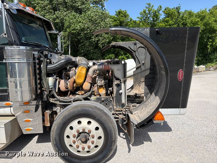 image for item FI0263 2007 Peterbilt 379 semi truck