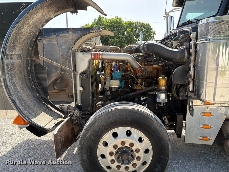 image for item FI0263 2007 Peterbilt 379 semi truck