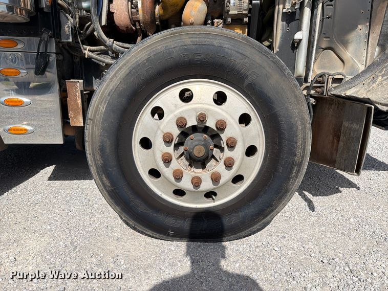 image for item FI0263 2007 Peterbilt 379 semi truck