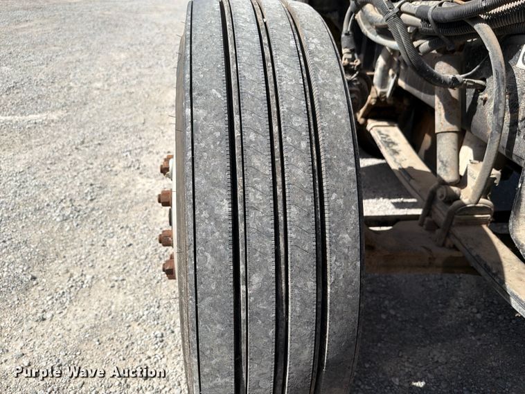 image for item FI0263 2007 Peterbilt 379 semi truck