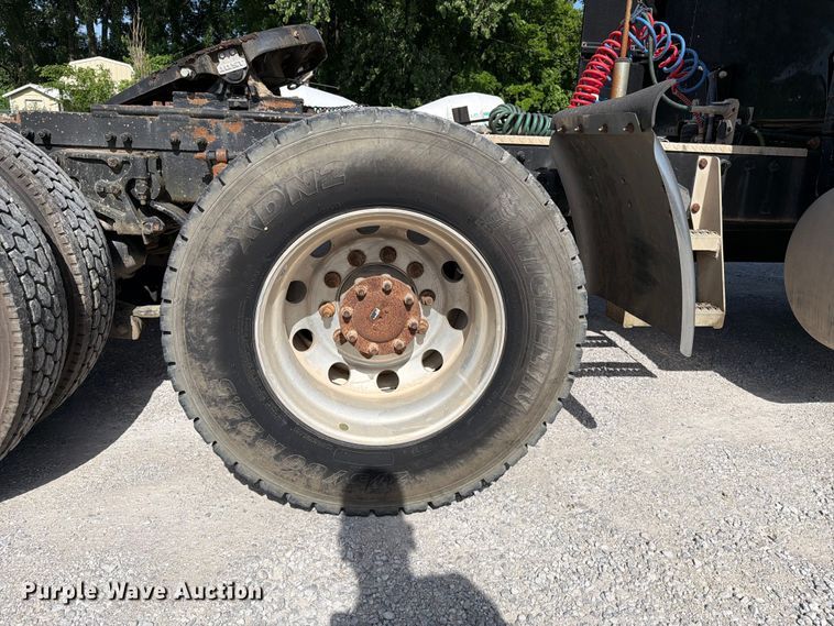 image for item FI0263 2007 Peterbilt 379 semi truck