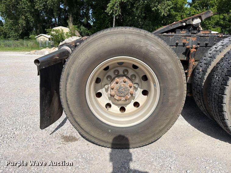 image for item FI0263 2007 Peterbilt 379 semi truck