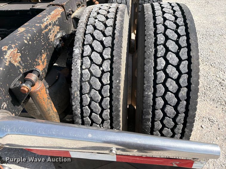 image for item FI0263 2007 Peterbilt 379 semi truck