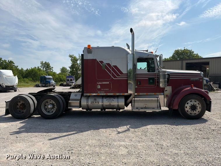 image for item FI0266 2005 Kenworth W900 semi truck