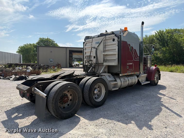 image for item FI0266 2005 Kenworth W900 semi truck