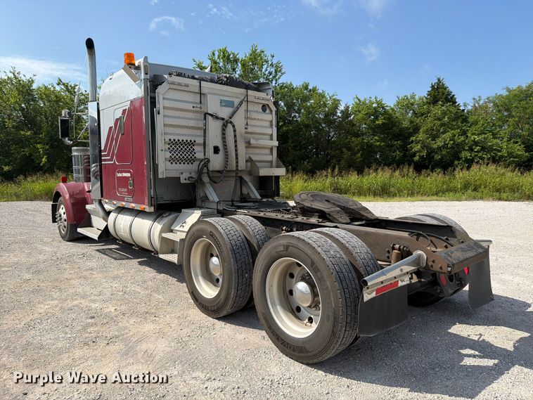 image for item FI0266 2005 Kenworth W900 semi truck