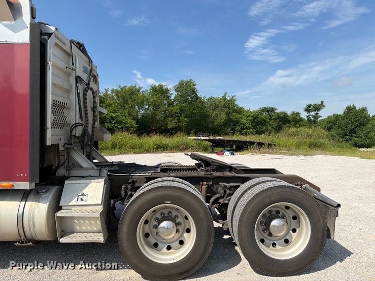 image for item FI0266 2005 Kenworth W900 semi truck