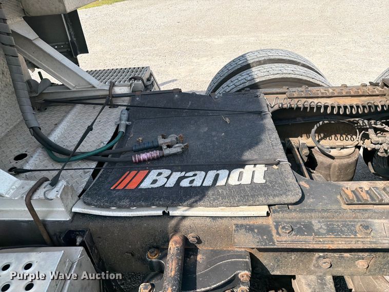 image for item FI0266 2005 Kenworth W900 semi truck