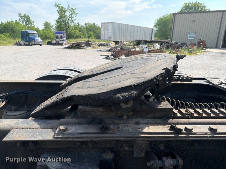 image for item FI0266 2005 Kenworth W900 semi truck