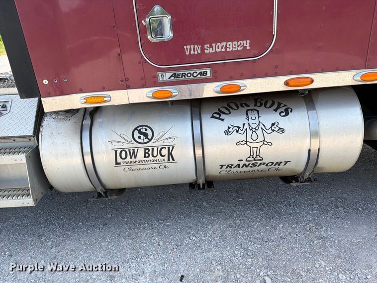 image for item FI0266 2005 Kenworth W900 semi truck