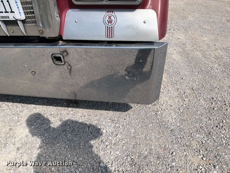 image for item FI0266 2005 Kenworth W900 semi truck