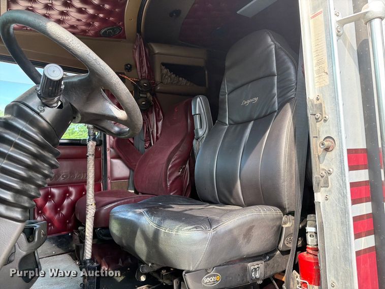 image for item FI0266 2005 Kenworth W900 semi truck