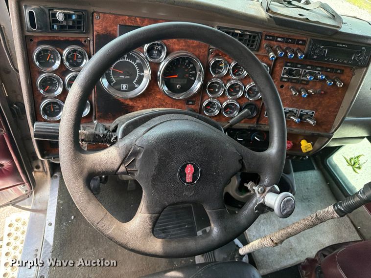 image for item FI0266 2005 Kenworth W900 semi truck