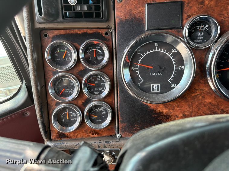 image for item FI0266 2005 Kenworth W900 semi truck
