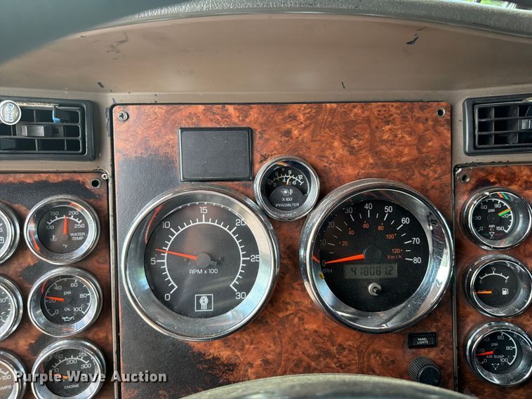 image for item FI0266 2005 Kenworth W900 semi truck