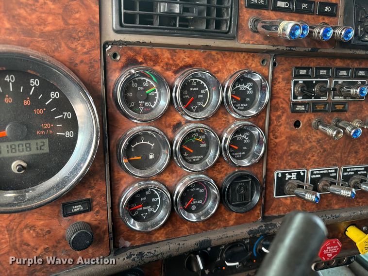 image for item FI0266 2005 Kenworth W900 semi truck
