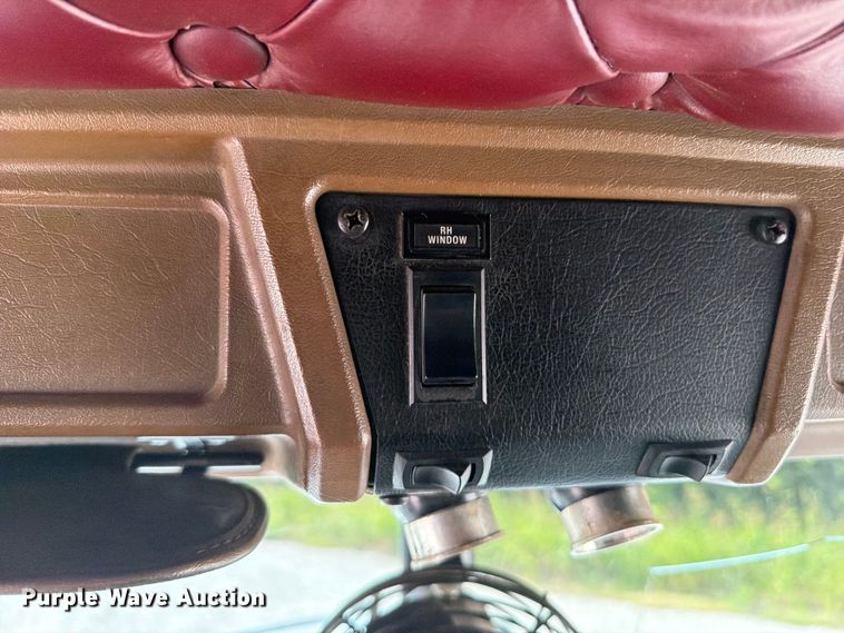image for item FI0266 2005 Kenworth W900 semi truck