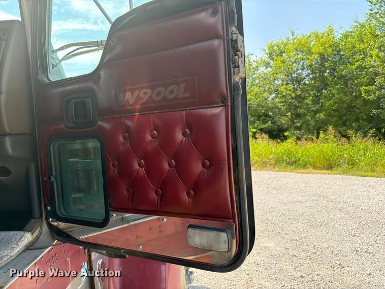image for item FI0266 2005 Kenworth W900 semi truck