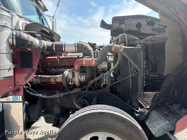 image for item FI0266 2005 Kenworth W900 semi truck