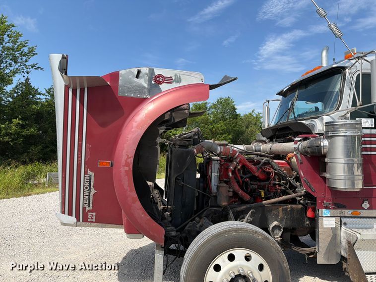 image for item FI0266 2005 Kenworth W900 semi truck
