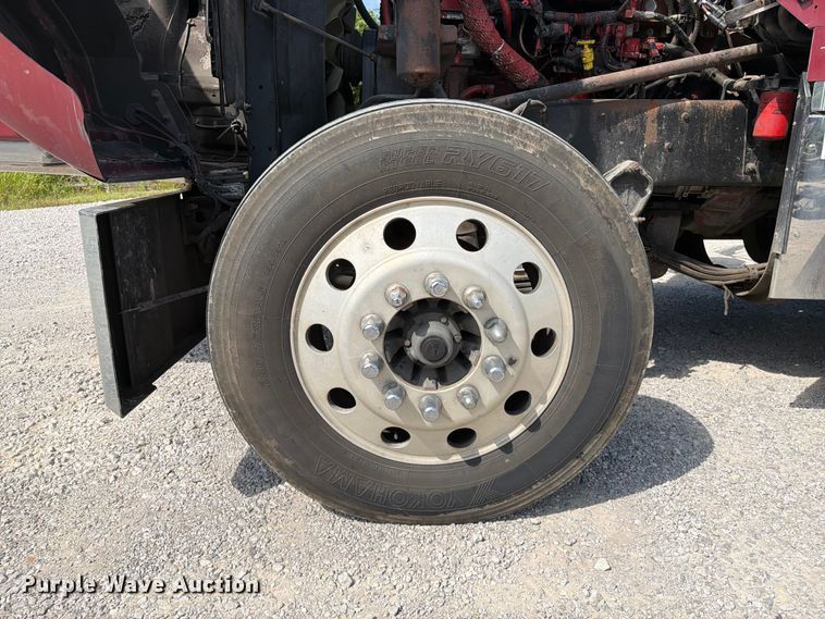 image for item FI0266 2005 Kenworth W900 semi truck