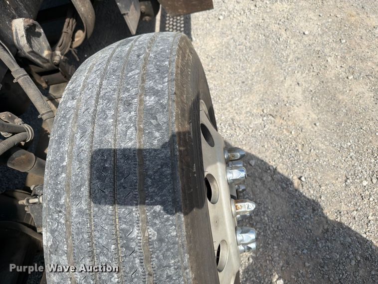 image for item FI0266 2005 Kenworth W900 semi truck