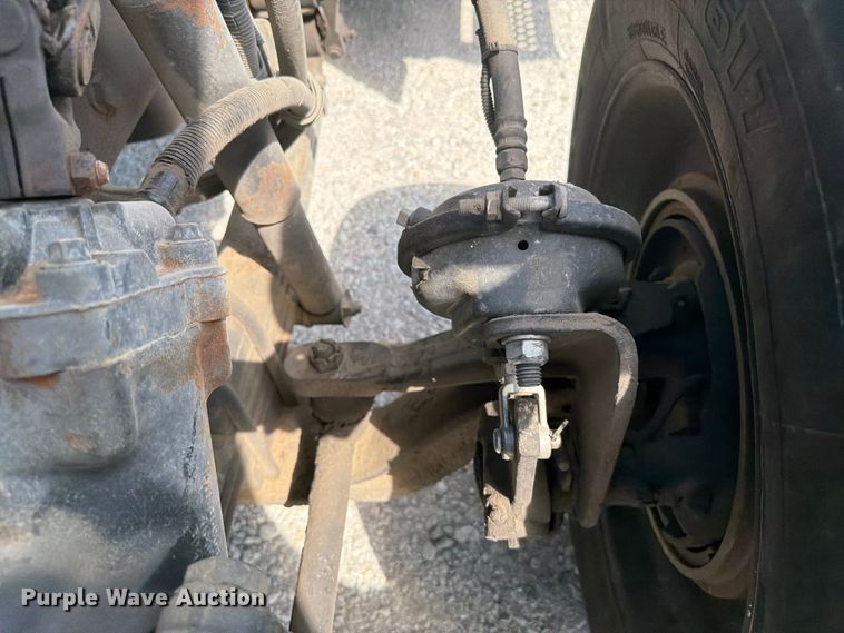 image for item FI0266 2005 Kenworth W900 semi truck
