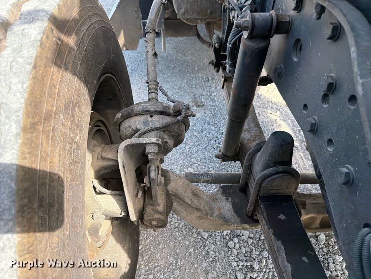 image for item FI0266 2005 Kenworth W900 semi truck