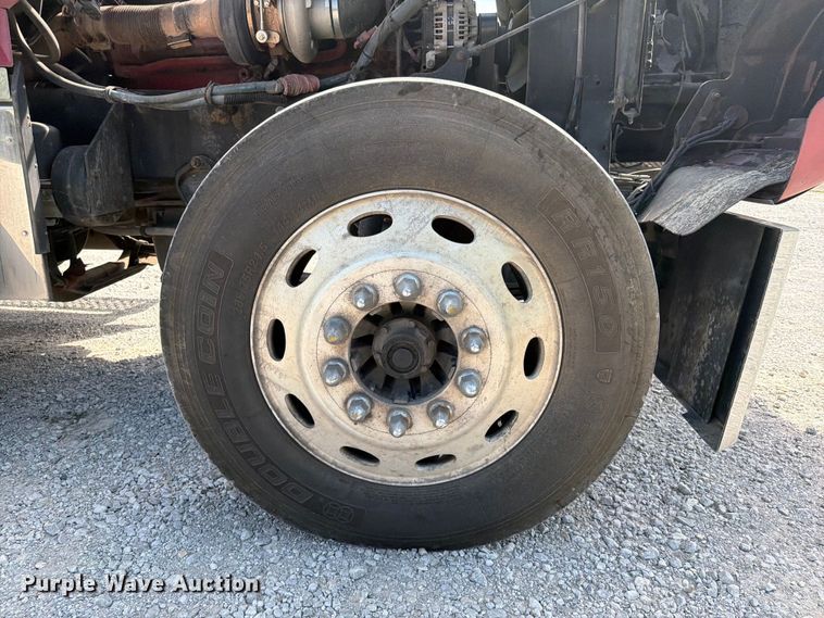 image for item FI0266 2005 Kenworth W900 semi truck
