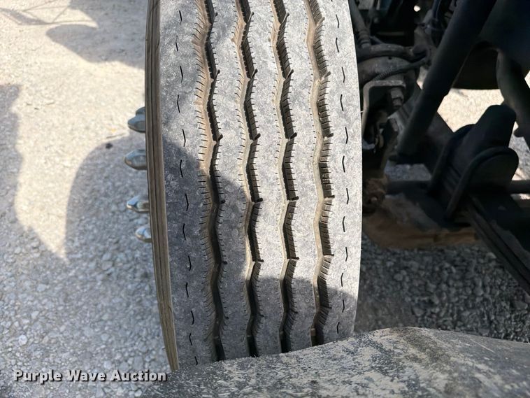 image for item FI0266 2005 Kenworth W900 semi truck