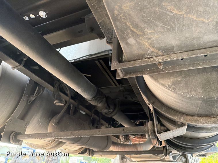 image for item FI0266 2005 Kenworth W900 semi truck