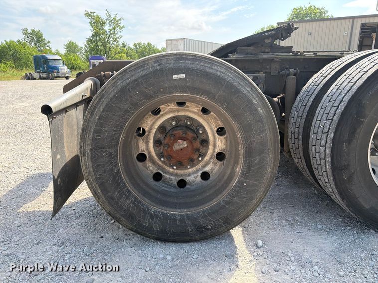 image for item FI0266 2005 Kenworth W900 semi truck