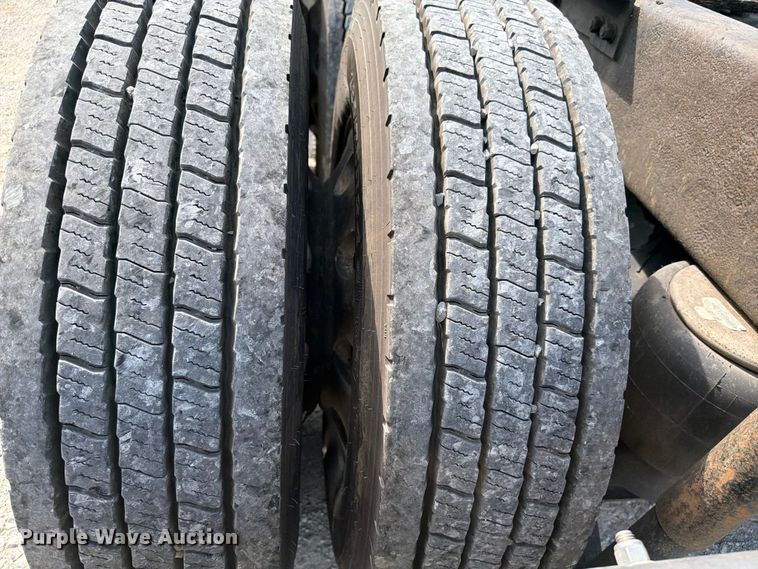 image for item FI0266 2005 Kenworth W900 semi truck