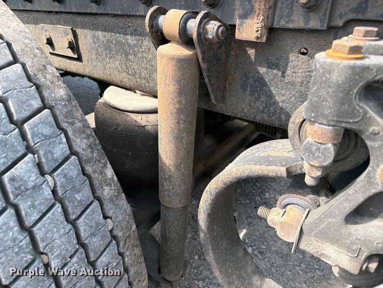 image for item FI0266 2005 Kenworth W900 semi truck