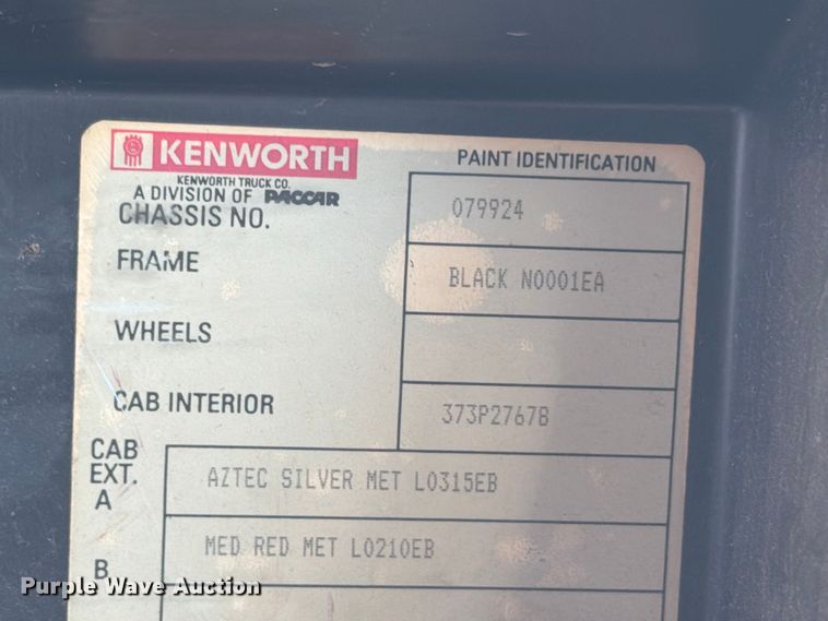 image for item FI0266 2005 Kenworth W900 semi truck